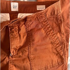 Gap cropped cargo pants
